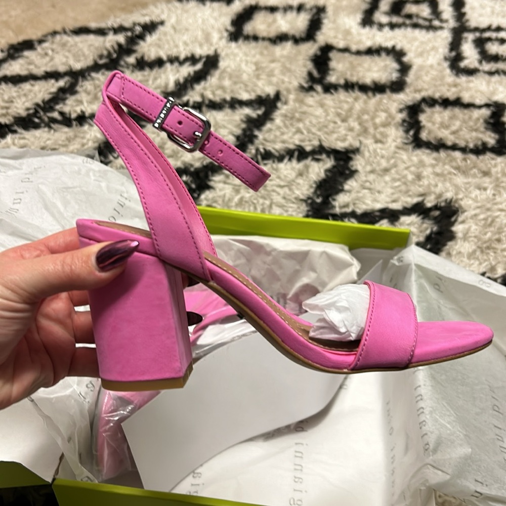 Pink heels - Picture 2 of 5